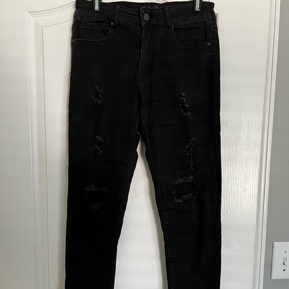 Black ripped skinny jeans
